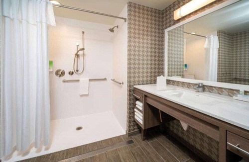 South Loop House | All-suite hotel in Bloomington