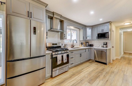 Frankford House | Amazing 5 bedroom, swim spa, river, close to Batawa Ski Hill