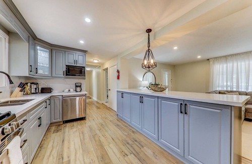Frankford House | Amazing 5 bedroom, swim spa, river, close to Batawa Ski Hill