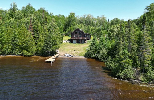 Unorganized Thunder Bay District Cottage | Amazing cottage, pristine lake