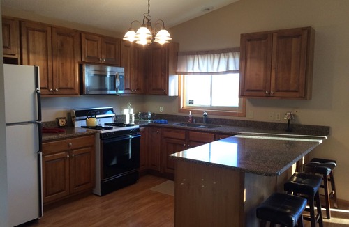 Chanhassen House | Amazing for Families 4 acres Firepit Arboretum and Lakes nearby Sleeps 10