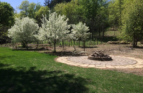 Chanhassen House | Amazing for Families 4 acres Firepit Arboretum and Lakes nearby Sleeps 10