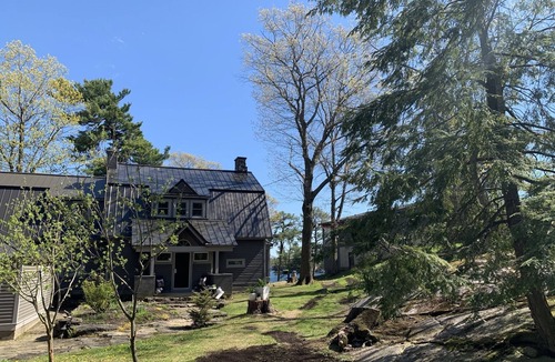 Elizabethtown-Kitley House | Amazing location on the St Lawrence River