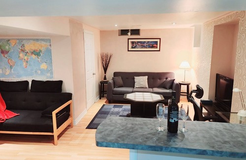 East Credit Apartment | Amazing Loction B.Apt /Sep Ent /Heart of Mississauga/2 to3 Sleep.