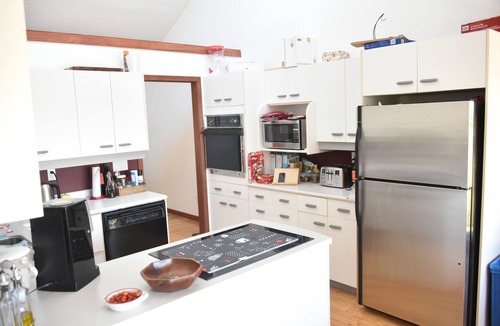Grimsby House | Amazing Niagara Wine Country Cottage 3 Bdrm, 3 bath, Lake/TO Skyline