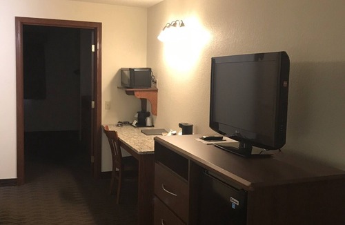 Marshall Hotel | AmericInn by Wyndham Marshall