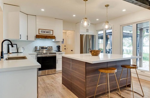 Cumberland Beach Cottage | AMIGO LAKE HOUSE