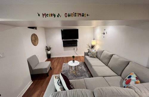 East Credit Apartment | An Elegant and Cozy 2-bedroom space near Heartland Towncenter