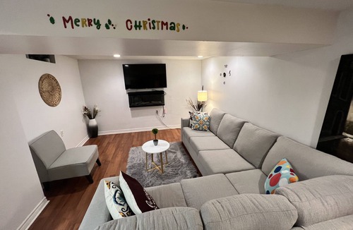 East Credit Apartment | An Elegant and Cozy 2-bedroom space near Heartland Towncenter