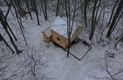 Alexandria Cabin | Anastasia’s Domain 1, Farm stay, off grid cabin in a beautiful forest!