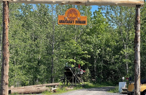 Alexandria Cabin | Anastasia’s Domain 1, Farm stay, off grid cabin in a beautiful forest!