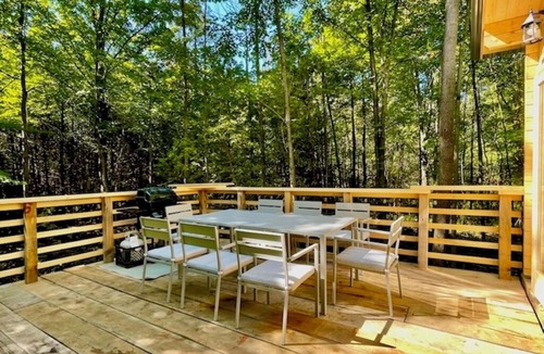 Alexandria Cabin | Anastasia’s Domain 3 Treehouse, Farm stay, off grid cabin in a beautiful forest!