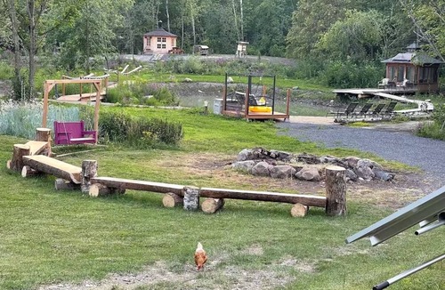 Alexandria Cabin | Anastasia’s Domain 4, Farm stay, off grid cabin in a beautiful forest!