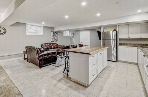 East Gwillimbury Apartment | Animal Sanctuary on 10 Acres w/ Hottub and ICE RINK