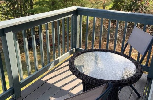 Red Cliff Apartment | Annex No. 2 DePerrys | On Lake Superior Shoreline
