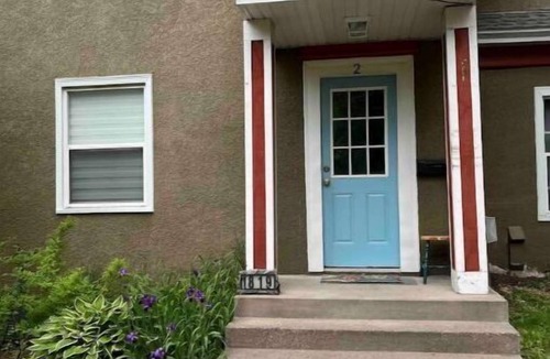 Anoka Apartment | Anoka 2 bedroom apt. in Historical Victorian House