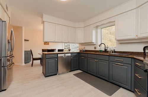 Bayfield Cottage | Aqua Vista Cottage - 10-acre retreat with 1,000 feet of private beachfront