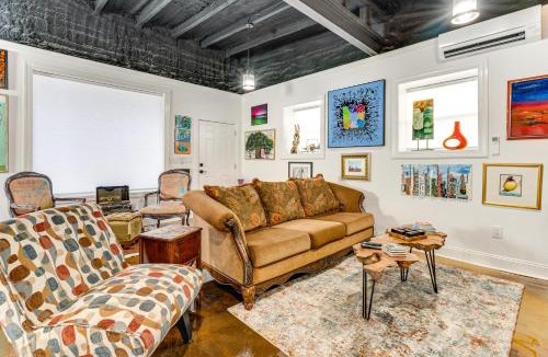 Murphy House | 'ArBoCo' Downtown Murphy House w/Courtyard!