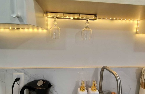 London Apartment | ArbyManie’s Brand-New Basement Apartment – Peaceful & Perfectly Located!