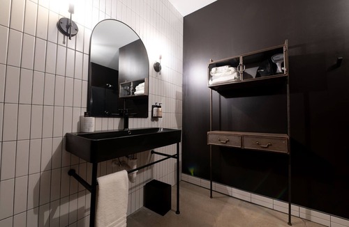 City Center Hotel | Arch and Cable Hotel