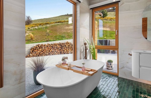 Saint Bathans Cabin | Architect-Designed Private Alpine Timber Lodge