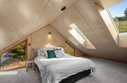 Saint Bathans Cabin | Architect-Designed Private Alpine Timber Lodge
