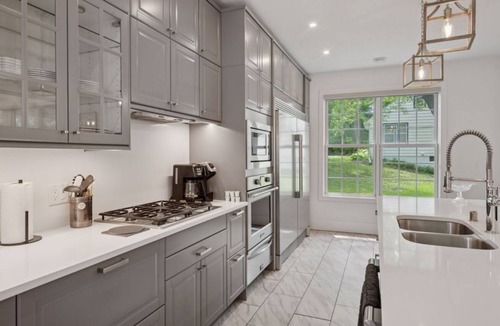 Wayzata House | Architecturally designed 4 bedroom home walking distance to downtown Wayzata