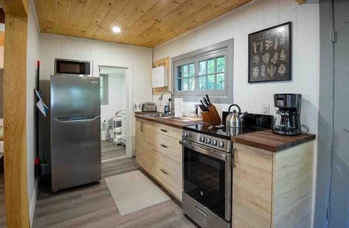 Isaacs Glen Cottage | Aries 2-Bedroom Fenelon Falls cottage