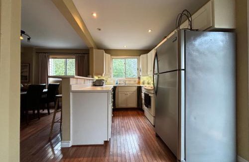 South Bruce Peninsula House | Artistic Haven By The Beach