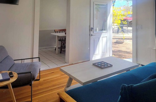 Ocean Park Cottage | Attractive 1 bedroom cabin only 50 ft from beach