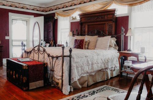 Stillwater Hotel | Aurora Staples Inn