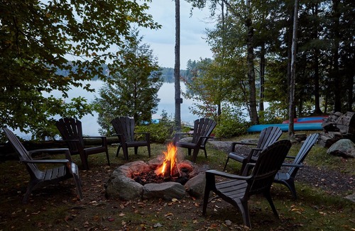 Baysville Cottage | Authentic Waterfront 1935 Muskoka Log Cabin with All the Comforts of Home