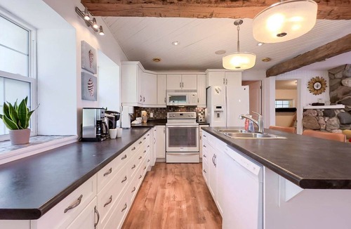 Bluewater Cottage | Autumn Leaves & Lake Breezes: Bedrock Beach House