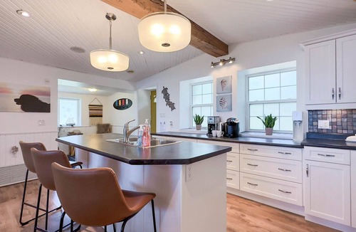 Bluewater Cottage | Autumn Leaves & Lake Breezes: Bedrock Beach House