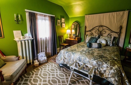 Stratford Bed & Breakfast | Avonview Manor- Experience Gracious Service with Style - The Ol' Winnie