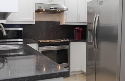 Brampton House | AWESOME MAIN HOUSE/BASEMENT IS SEPARATE SUITE