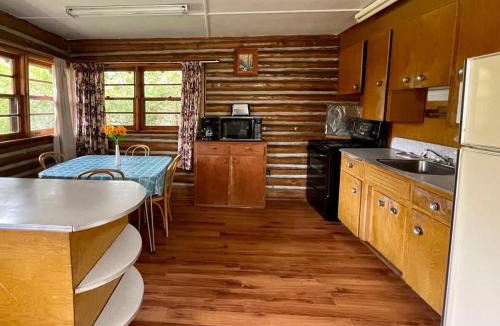 Rosedale House | Balsam Lake - 2-Bedroom Cabin in Kawartha #11