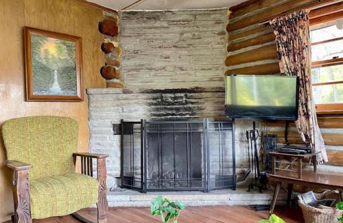 Rosedale House | Balsam Lake - 2-Bedroom Cabin in Kawartha #11