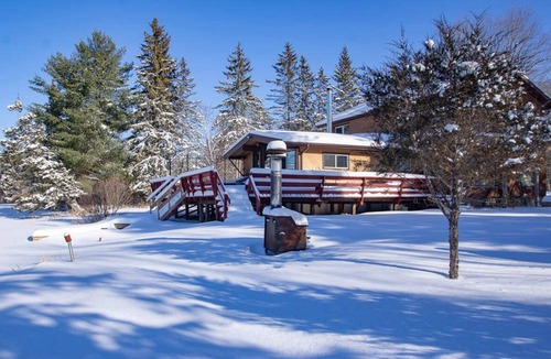 Ryerson Cottage | Bankside - Affordable Riverfront Cottage w/Swimming, Pool Table, Air Hockey, AC