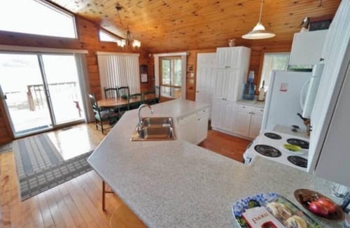 Hastings Highlands Cottage | Baptiste Lakehouse - A Lakefront Paradise!
