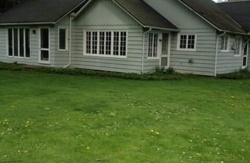 Fort Erie House | Bay Beach house. No roads to cross to beach. Private beach.