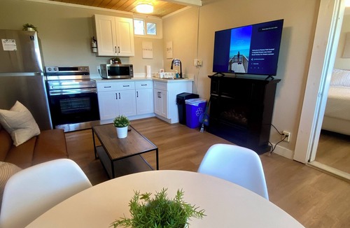 Bluewater Apartment | Bayfield Getaway 1 Pool HotTub Near Grand Bend & Lake Huron Pet Friendly