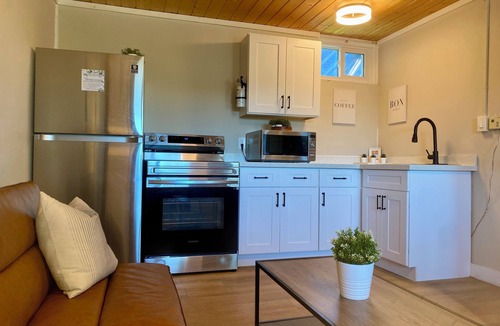 Bluewater Apartment | Bayfield Getaway 1 Pool HotTub Near Grand Bend & Lake Huron Pet Friendly