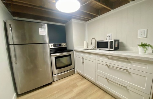Bluewater Apartment | Bayfield Retreat 15min From Grand Bend Pool Hot tub Full Kitchen #9