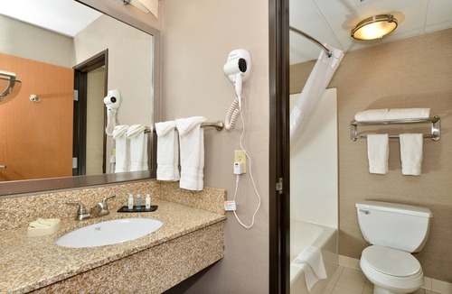 Brooklyn Center Hotel | Baymont by Wyndham Brooklyn Center