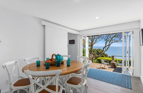 Tahunanui House | Bayview Bungalow - Nelson Holiday Home