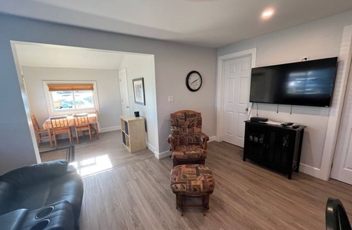 Rideau Lakes Cottage | Bayview Cottage Lakeside living at this cozy Westport Cottage.