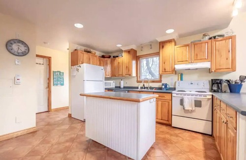 Grand Bend Cottage | Beach Chalet in Grand Bend