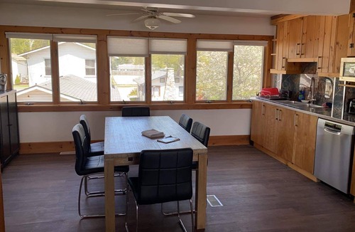 Crystal Beach House | Beach Front Family Cottage | Ping Pong & Karaoke!
