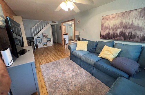 Sherkston Cottage | Beach house on pleasant beach!nCottage steps from the beach on Lake Erie